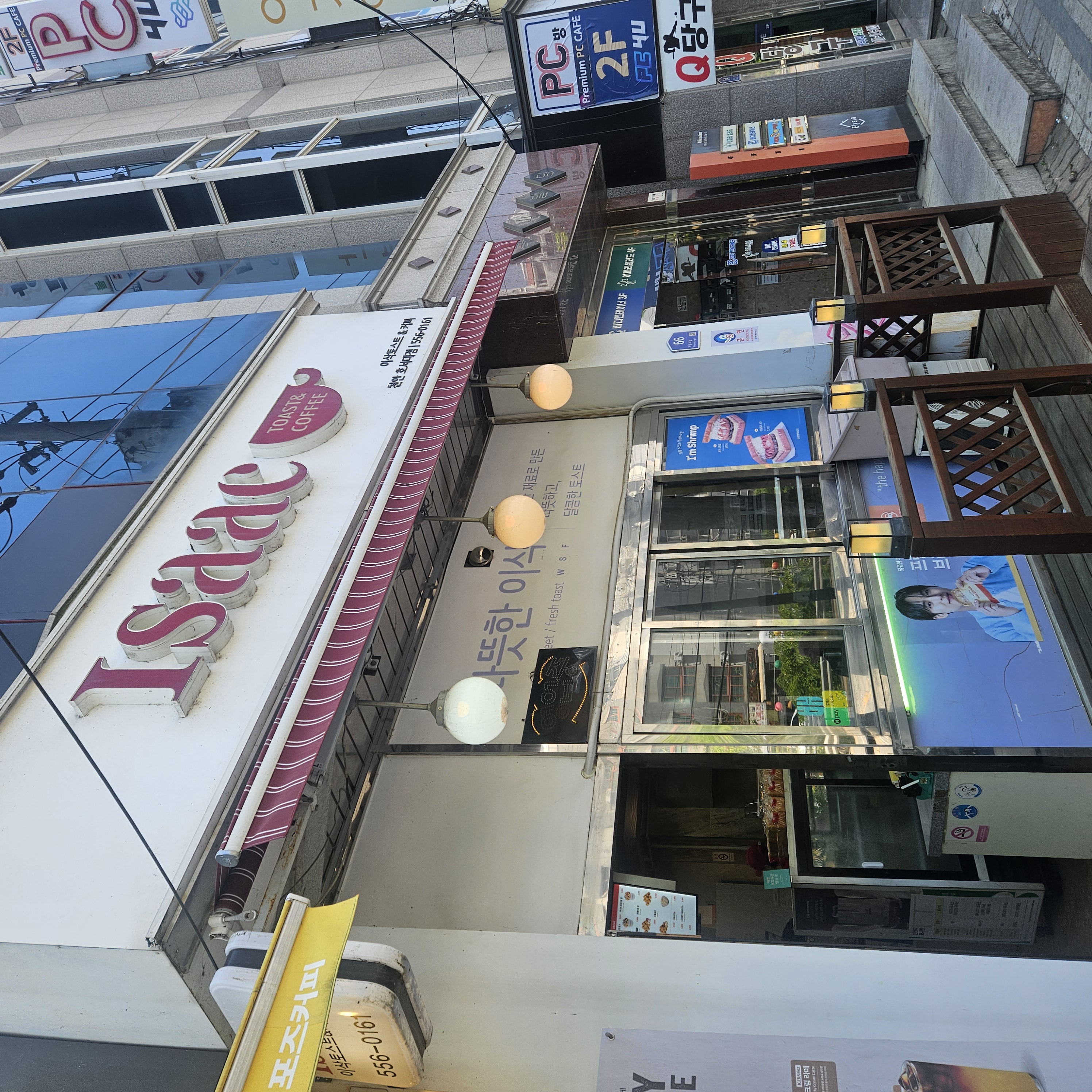 이삭토스트 천안호서대점 매장 전경
